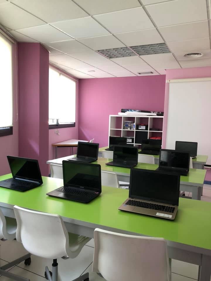 Aula con ordenadores individuales