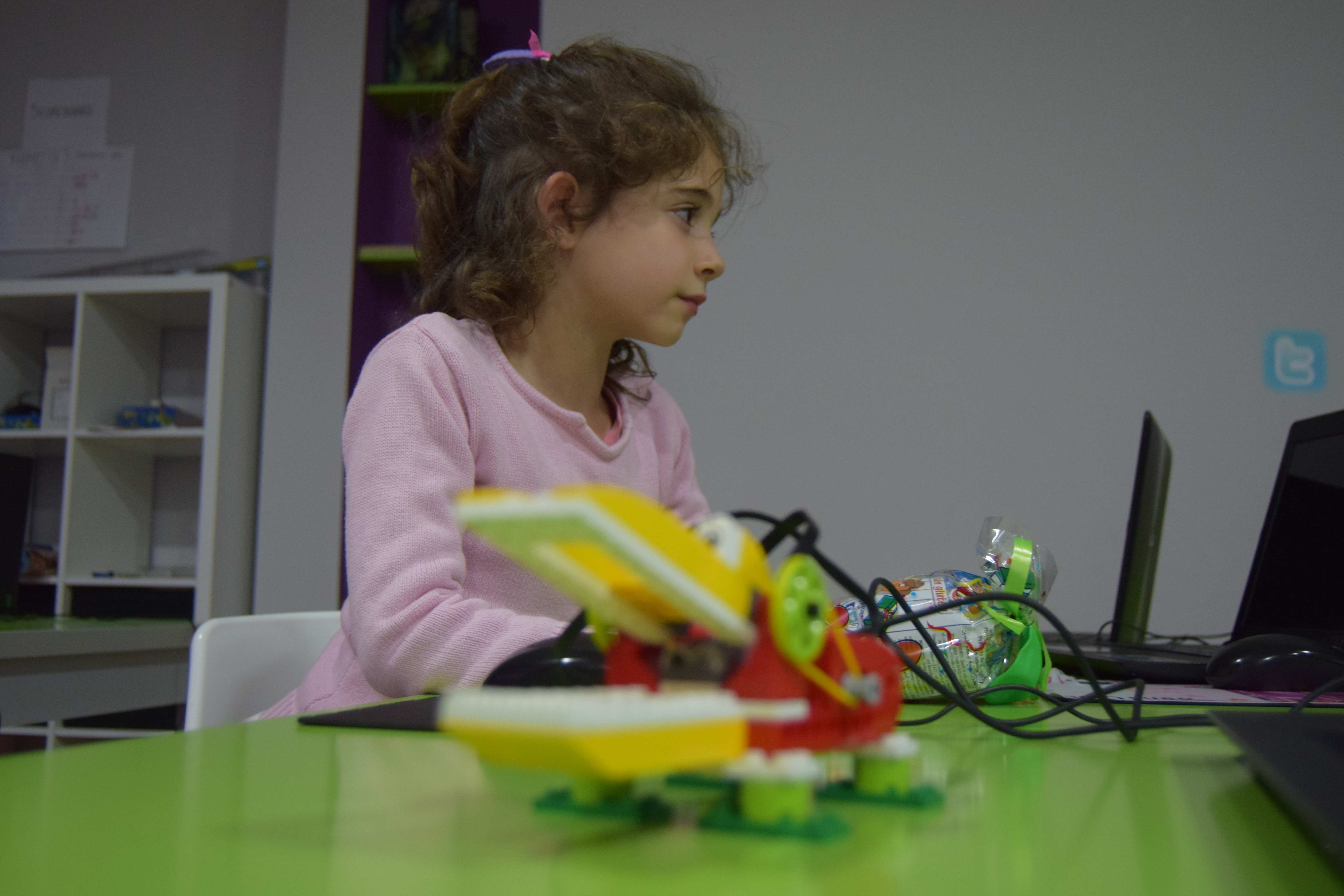 Niña con un proyecto en SiliconVall