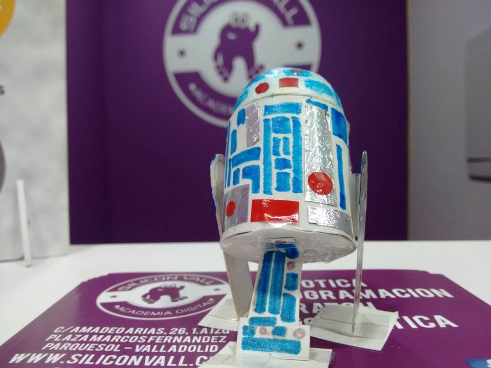 R2-D2 hecho a mano